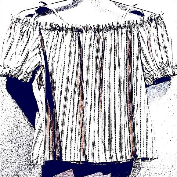 NWOT, Sweet/Nicely Constructed Little Crop Top - Picture 2 of 8